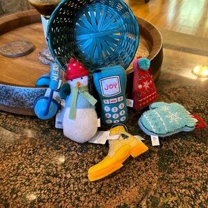 WONDERSHOP Assorted Holiday Ornaments Gift Tags With Green Basket